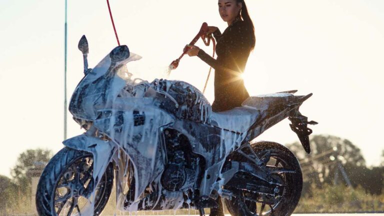 Como lavar a moto adequadamente