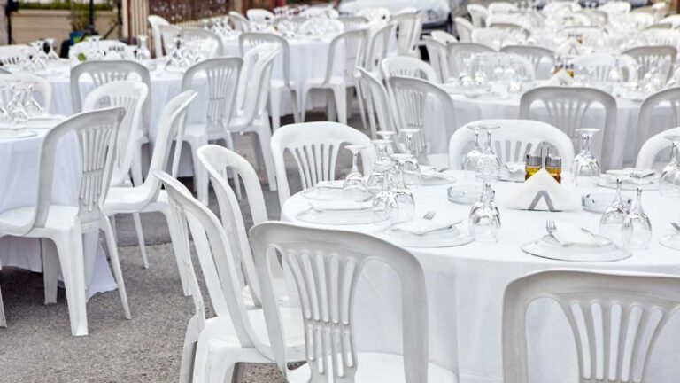 Quanto custa o aluguel de mesas e cadeiras de plástico para eventos